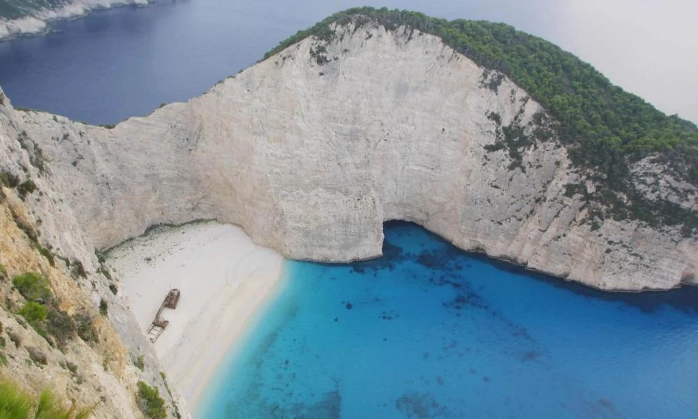 Ζάκυνθος: Η μεγάλη φωτιά δείτε πως άφησε το Ναυάγιο- Βίντεο από drone